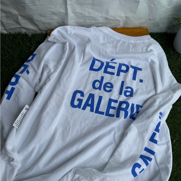 DEPT DE LA GALERIE FRENCH COLLECTOR LONG SLEEVE TEE White Graphic Tee new w tags - Picture 12 of 15